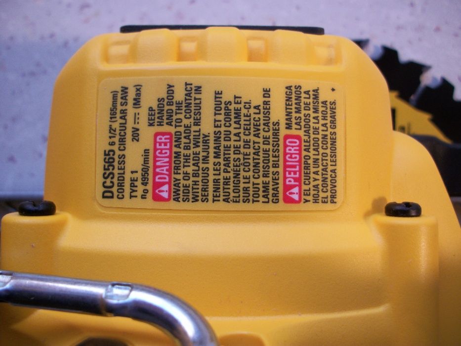 DeWalt DCS565B Аккумуляторная бесщеточная дисковая циркулярная пила