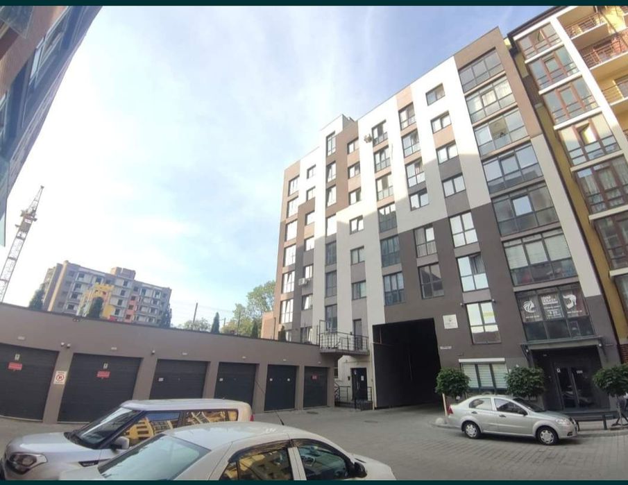 Гараж центр м. Стрий вул. Шевченка 111б ЖК PARK HALL 33 м2 на 2 авто
