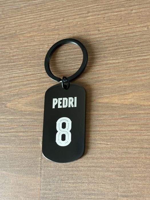 Czarny brelok z grawerem Pedri 8 FC Barcelona