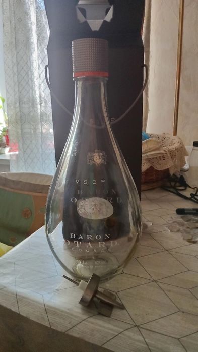 Посуда разная(блюда,ложки,вилки стаканы,сервизы,бутылки