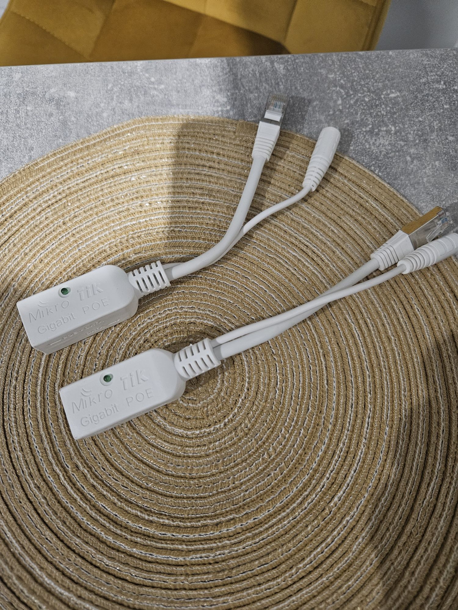 Перехідники для оптичного інтернету POE інжектор Mikrotik RBGPOE White