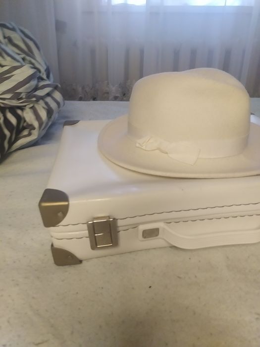 Перчатка для хокею можно для бросков мячик и білий дипломат с орігіной