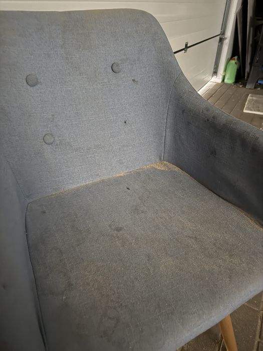 Krzeslo na drewnianych nogach 2szt