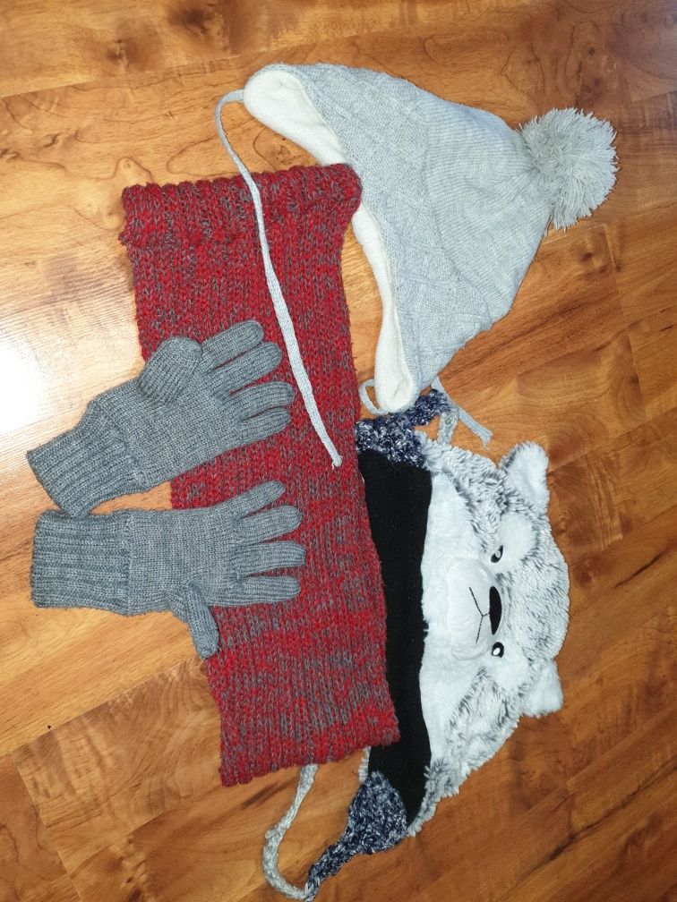 Zestaw zimowy dla chłopca czapka, komin i rękawiczki