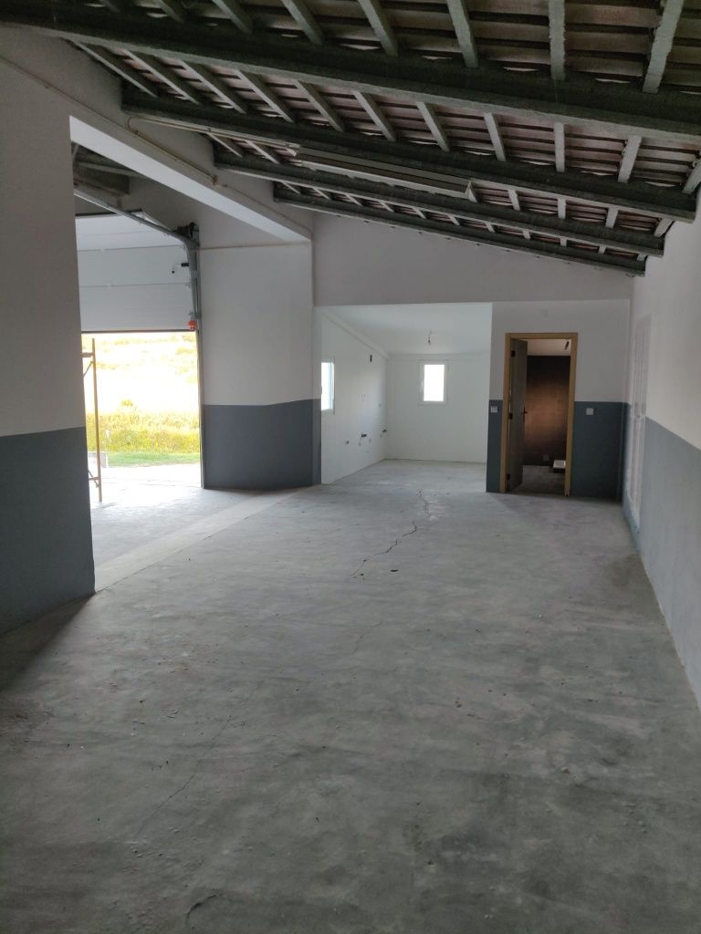 Armazém remodelado 100 m2 com logradouro