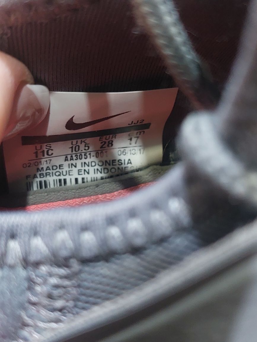 Дитячі. Оригінальні. Кросівки Nike. Розмір 28