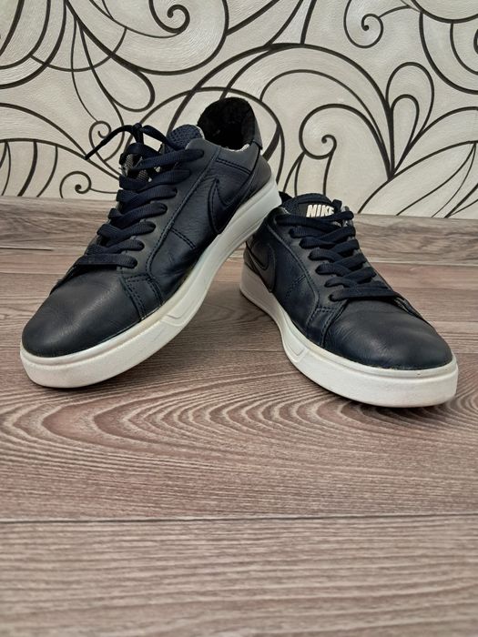 Кеди Nike темно-синього кольору 39 розмір