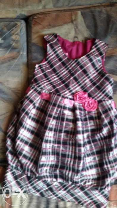 Sliczna sukieneczka dziewczęca