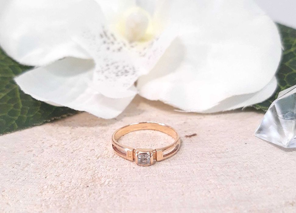 Złoty pierścionek p.585/1,36g