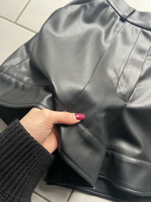 Шорти з італійської еко-шкіри