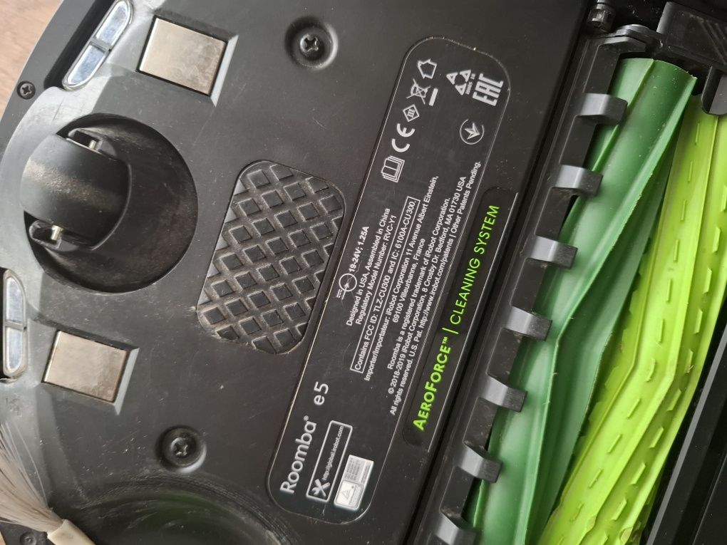 iRobot Roomba e5 czarny robot sprzątający