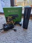 Xbox one 500gb plus pad I gra