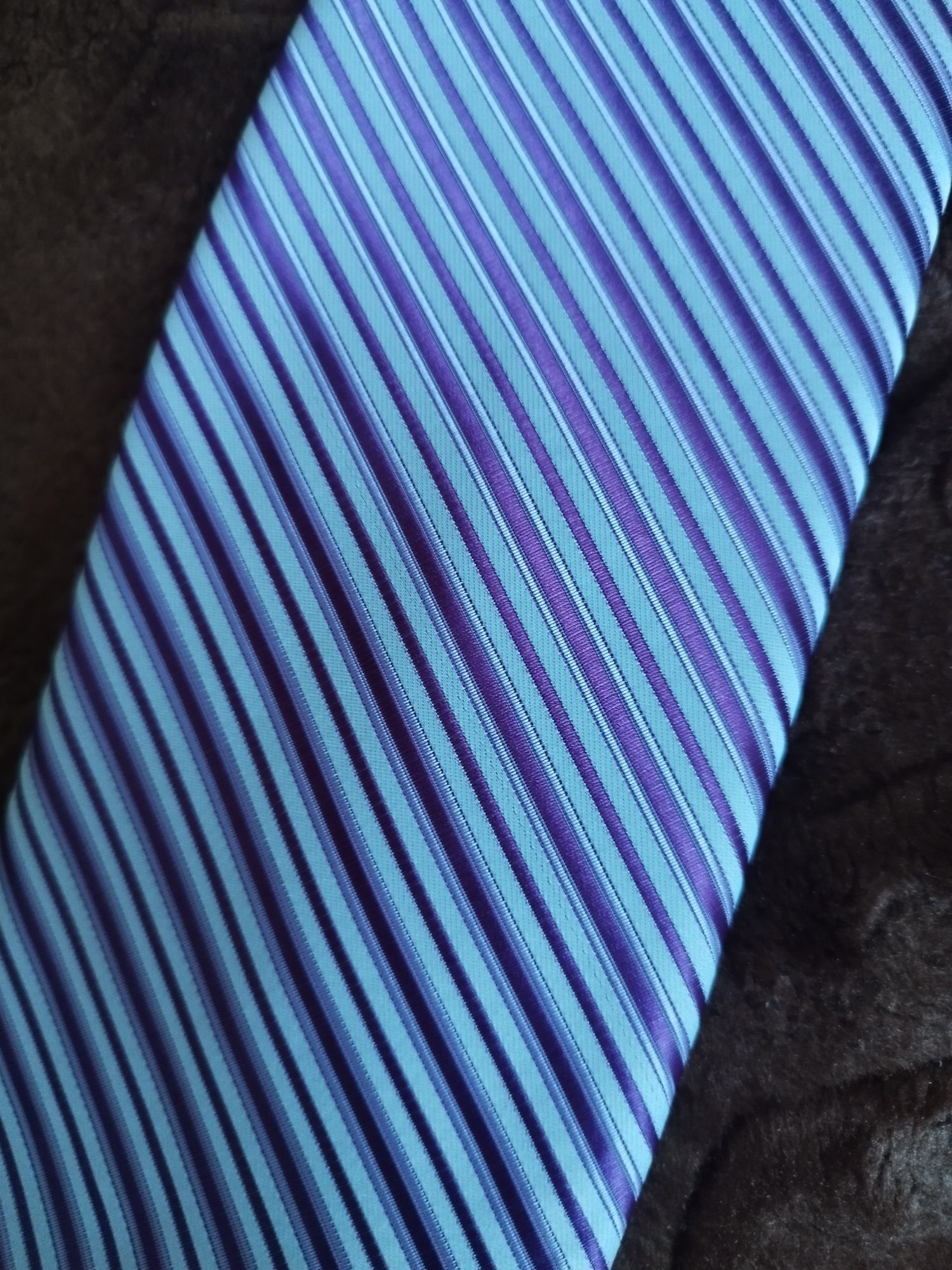 Krawat fioletowy w pasy stan idealny
