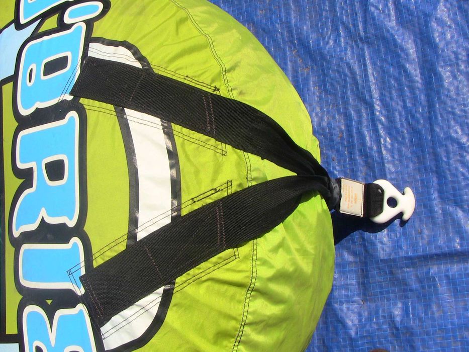 Boia de reboque para barco, duas pessoas.