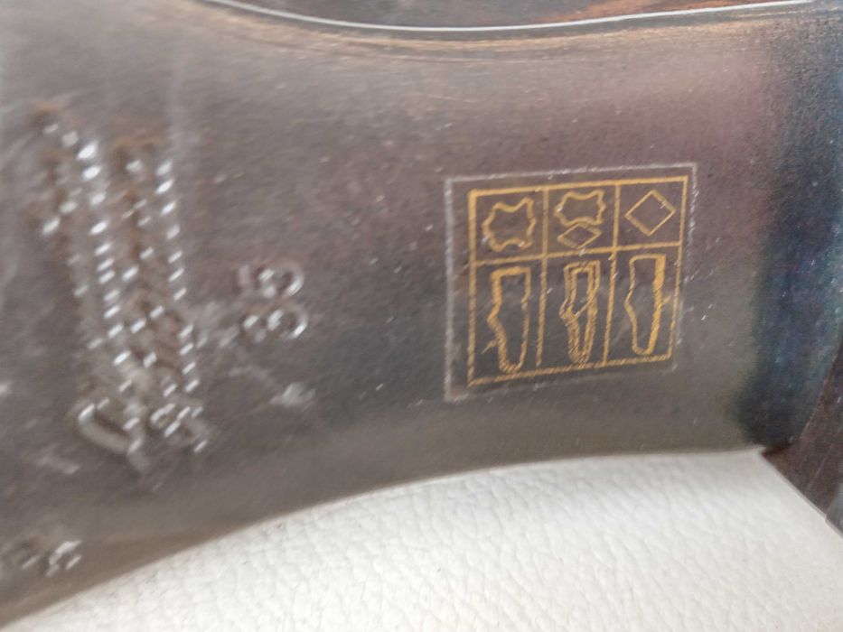 Sapatos castanhos em pele tamanho 35