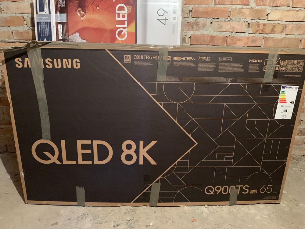 Телевізор Samsung QLED 8K Q900TS