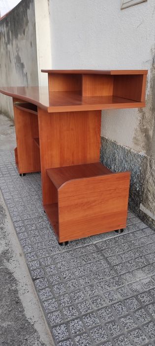 Secretaria de estudo e computador