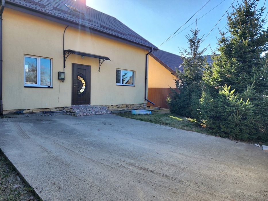 Будинок з гарним ремонтом та меблями в мальвничій Бучі