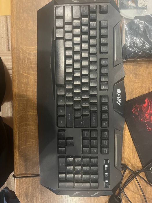 Ігрова клавіатура, мишка, навушники