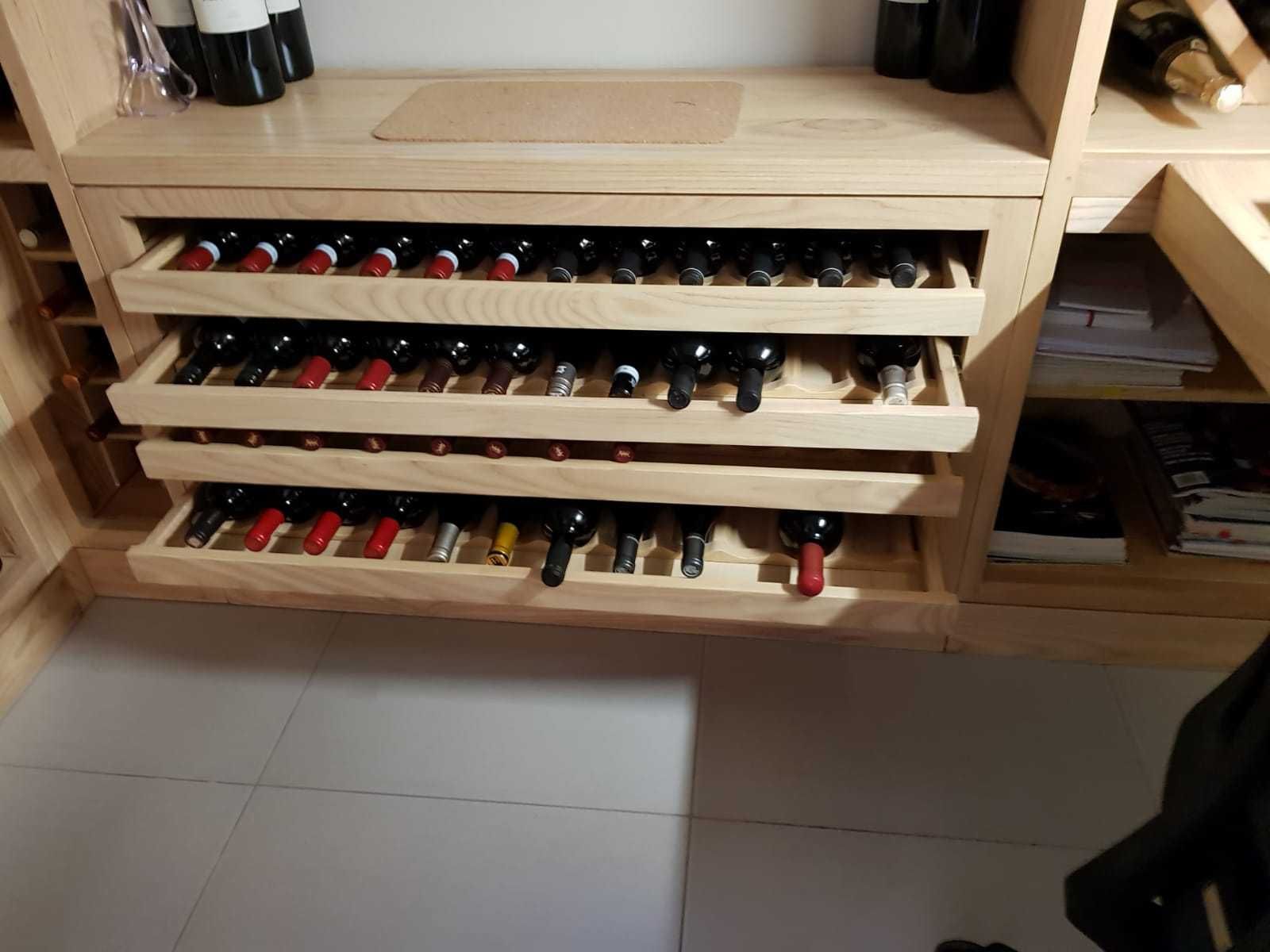 Armários para vinhos em madeira de freixo maciço