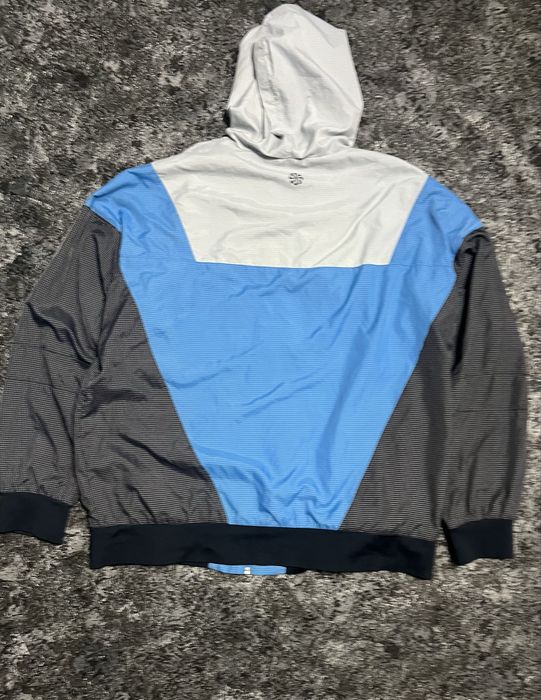 Легка вітровка Nike