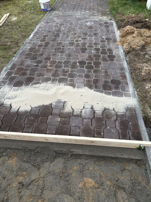 Prace ogrodowe/pielegnacja ogrodow