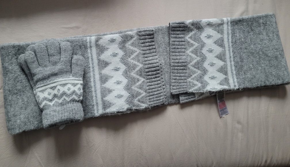 Komplet rękawiczki z szalikiem