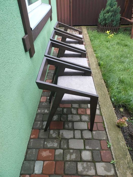 Стільці з дуба з м'яким сидінням