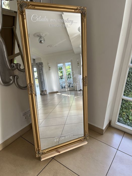 Wynajem wolnostojacego lustra do zdjęć selfie personalizowane napisy