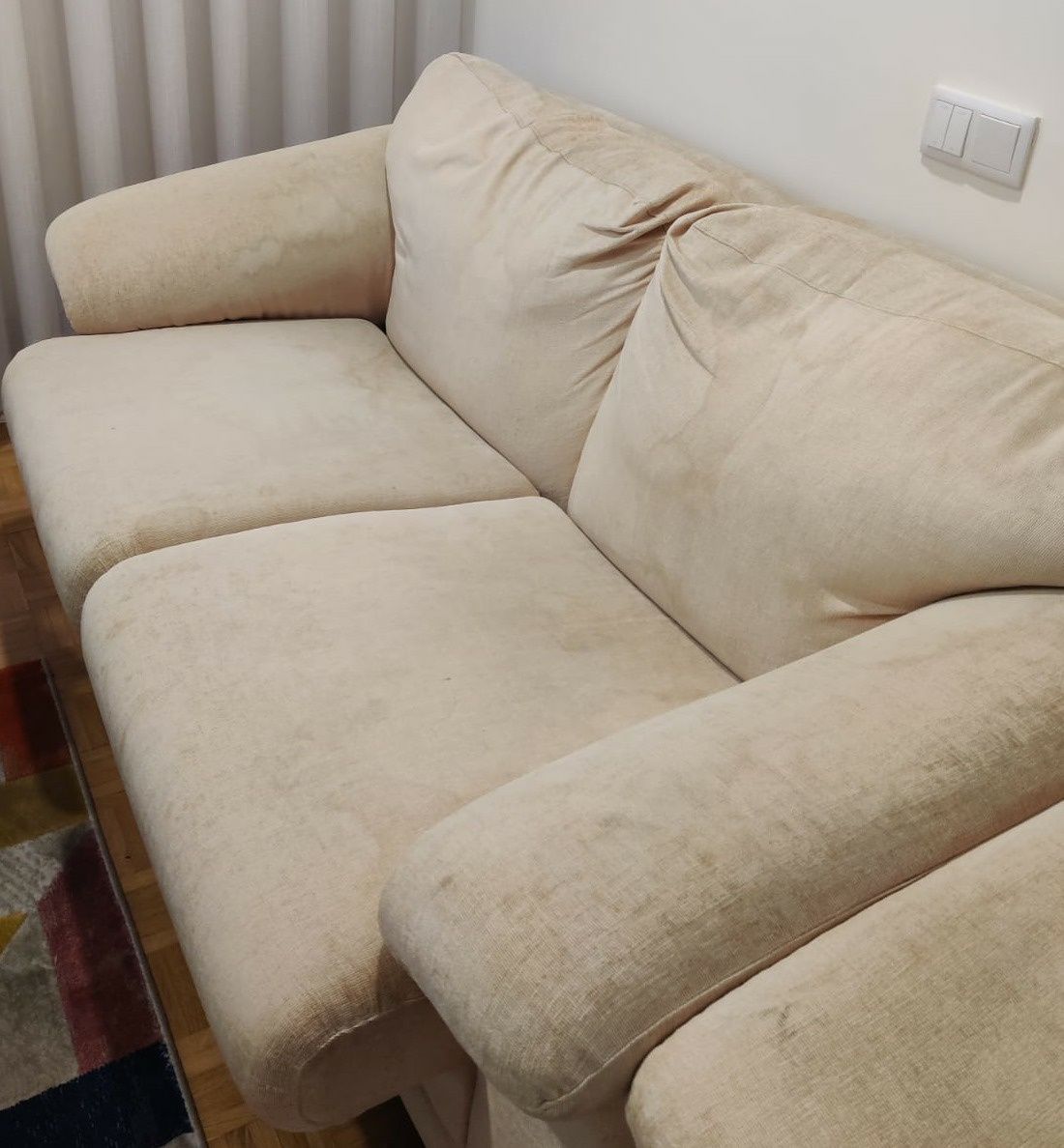 Sofá cama e duas poltronas
