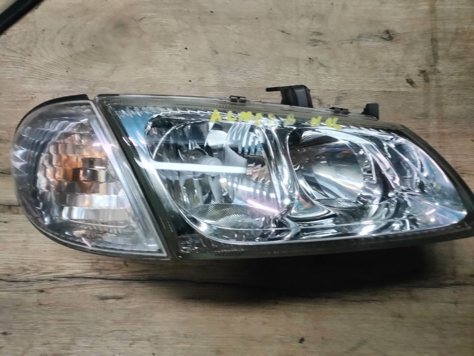 Nissan Almera N16 reflektor lampa prawa przód