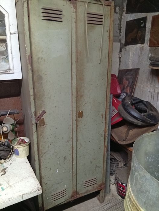 Продам залізну шафу