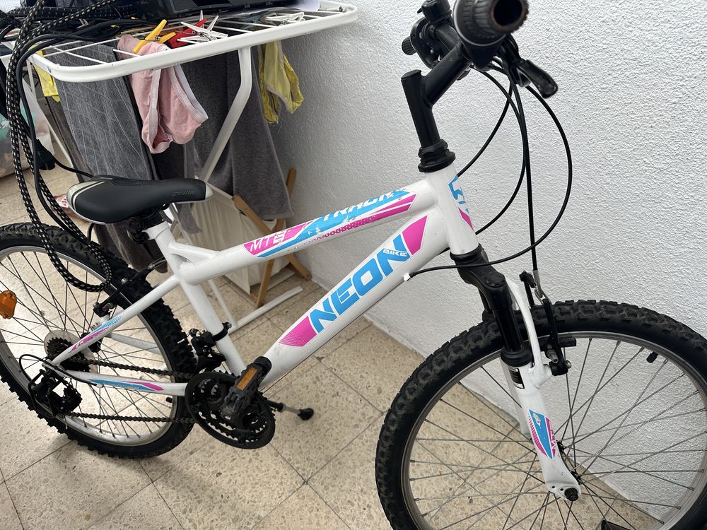 Bibicleta com poucas marcas de uso
