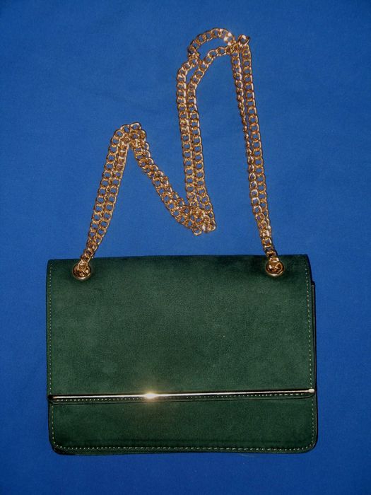 Сумка клатч зелена New Look на ланцюжку