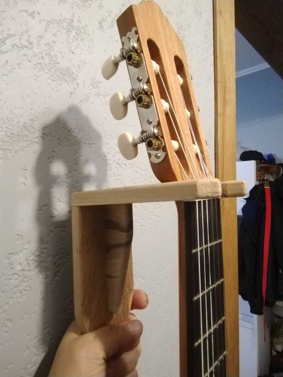 Крепление для гитары на стену