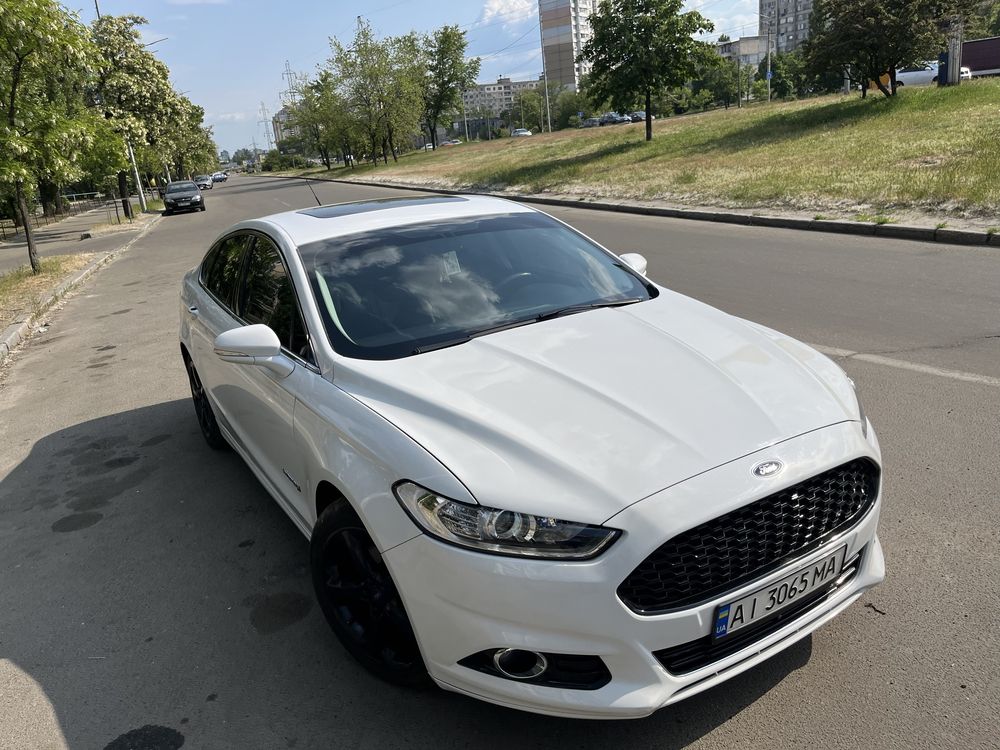 Продам Ford Fusion (2015/2016) hybrid. Titanium. Форд Фьюжн