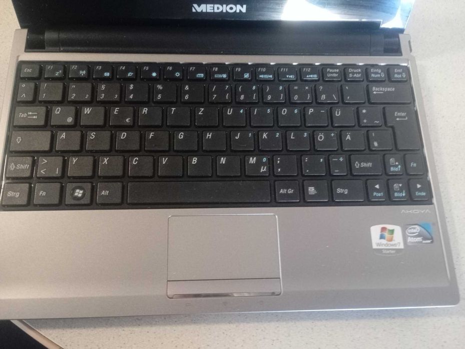 computador portátil Medion Akoya E1228 Intel Atom N570.