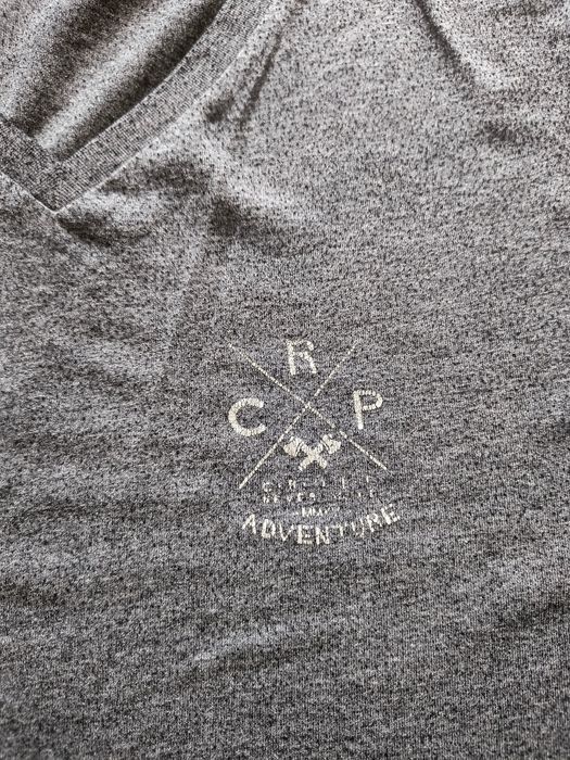 Koszulka z małą grafiką