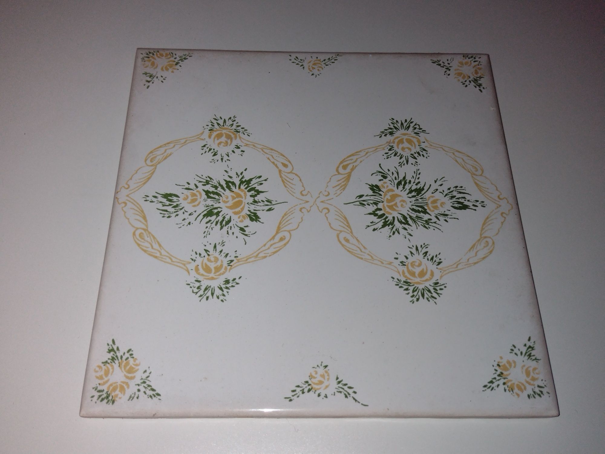 Vendo azulejos antigos por usar