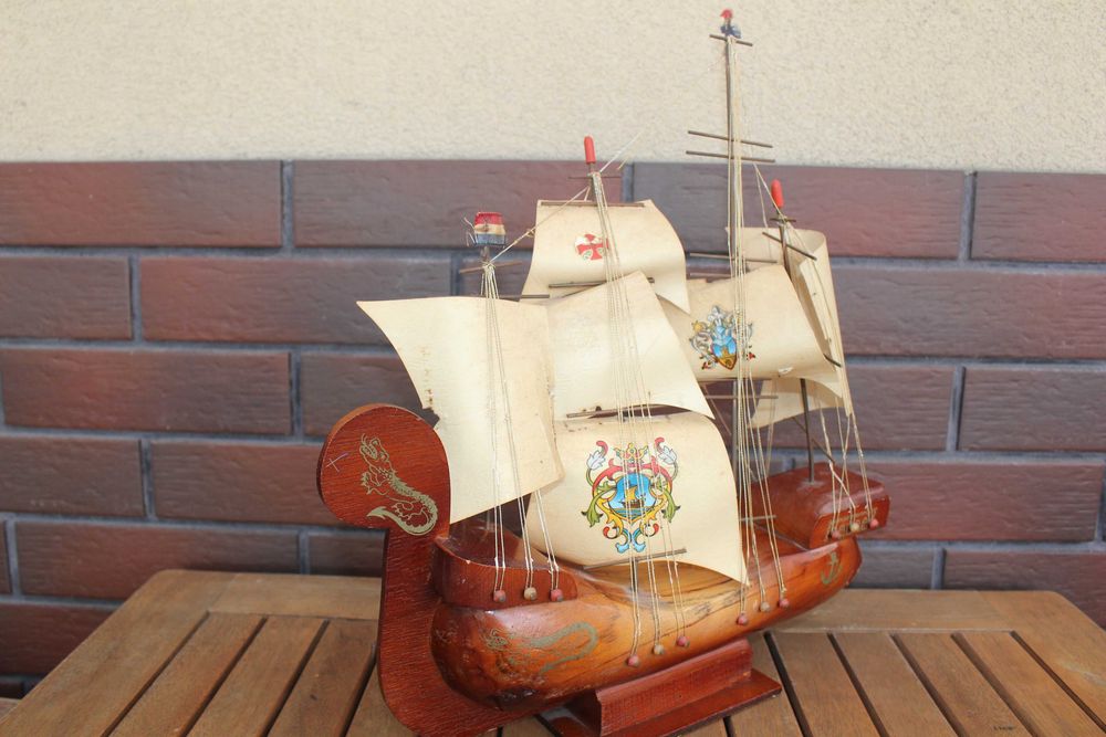 stary żaglowiec drewniany