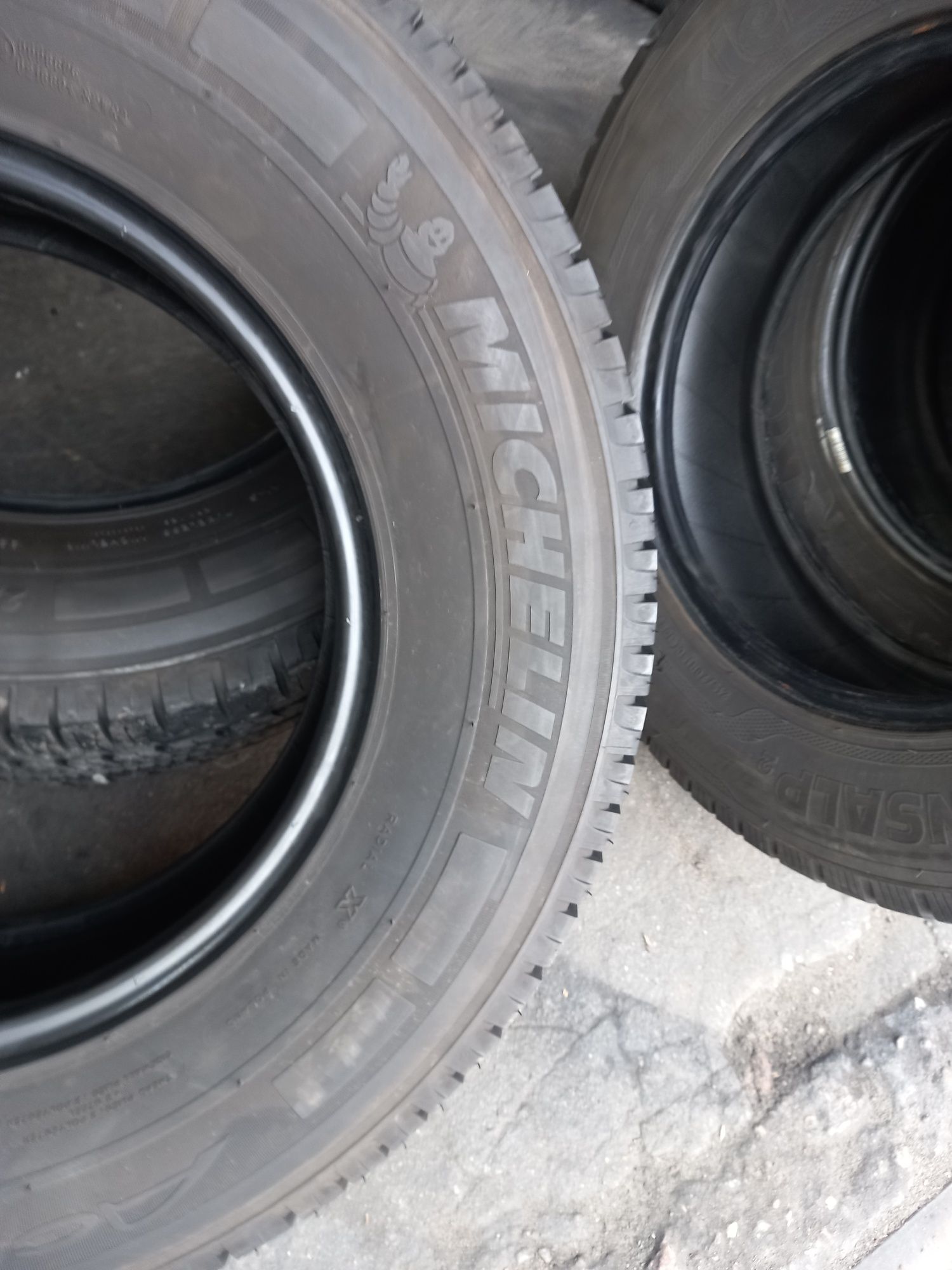 Opony używane  225/75/16c michelin 2x5.5  mm