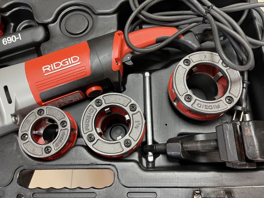 Ridgid 690-L / різьбонарізний клуп Ріджид