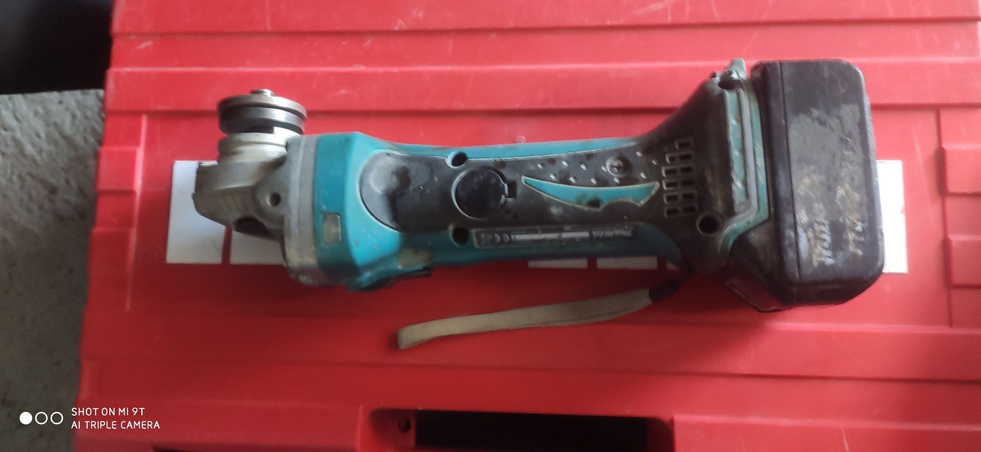 Szlifierka kątowa Makita bga452 18v