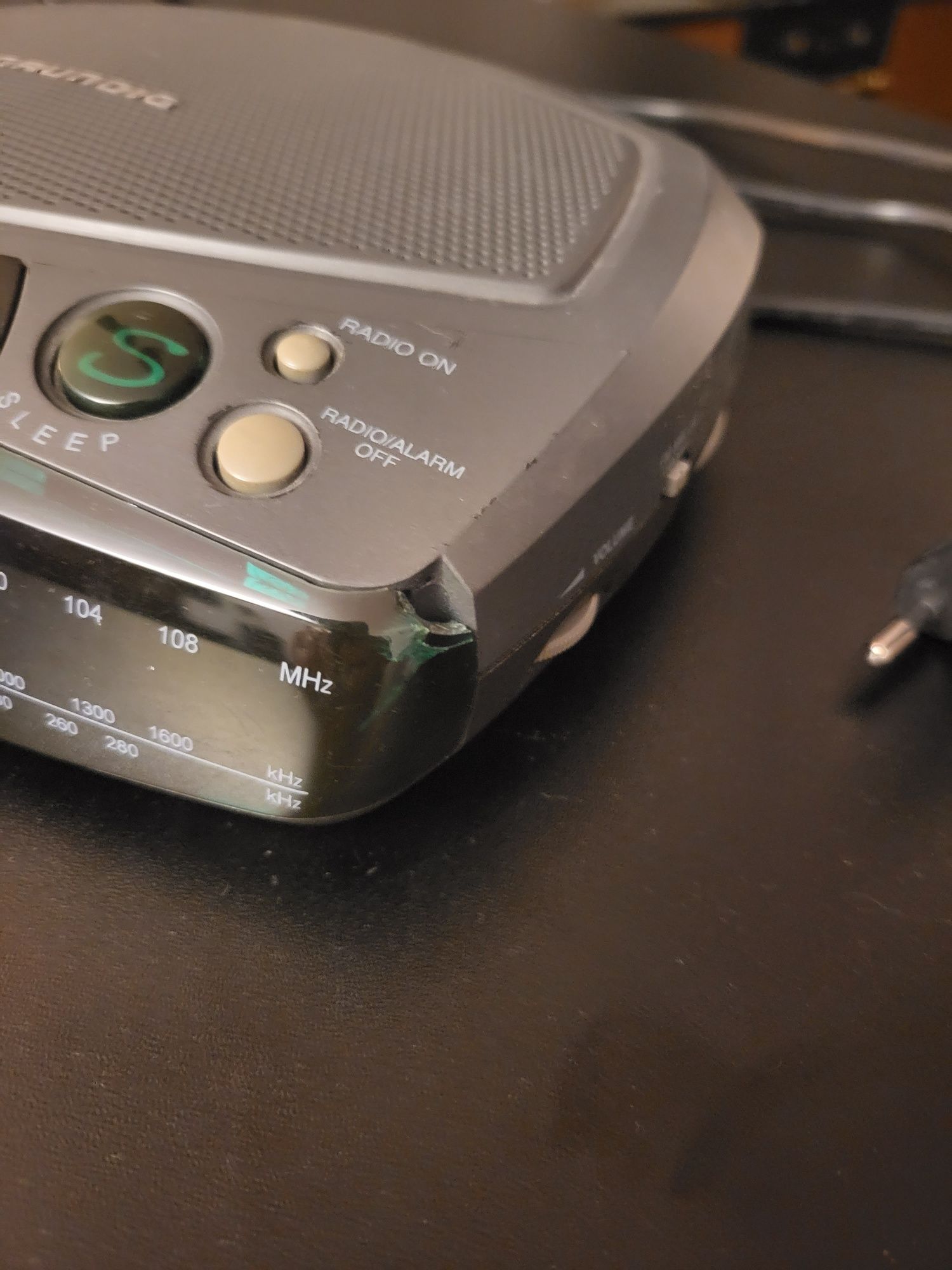 Radiobudzik Grundig