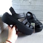 Женские сандалии Crocs Stomp Fisherman Sandal Black M6W8