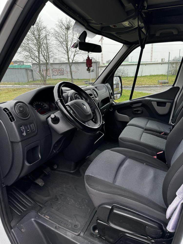 Renault Master - kontener z windą 8 palet