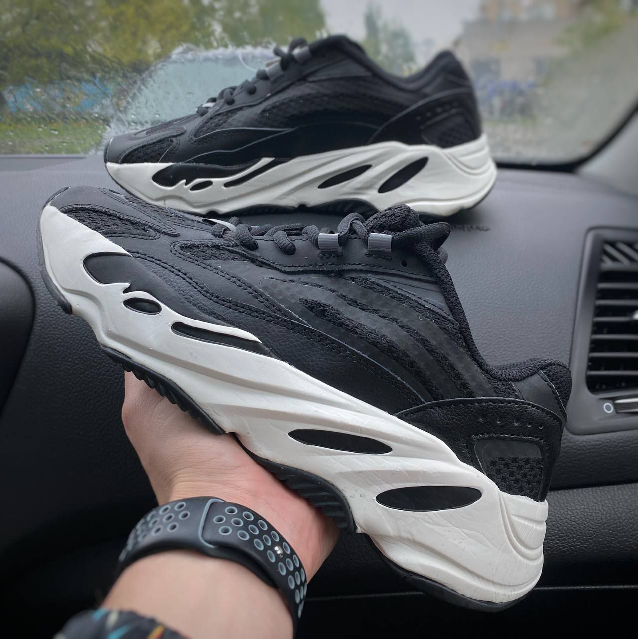 Adidas Yeezy Boots 700 V2 black& white