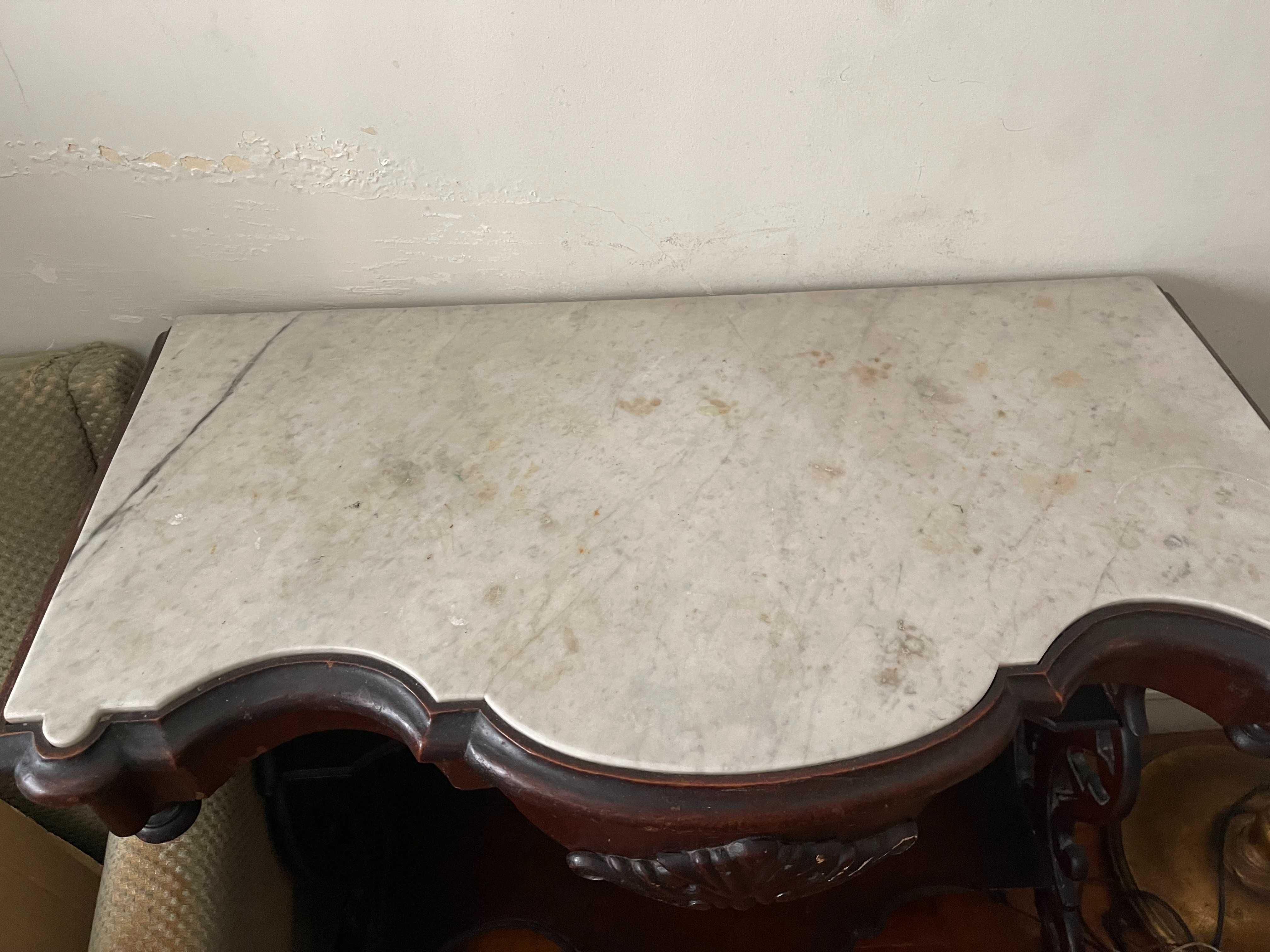 Consola com tampo em mármore