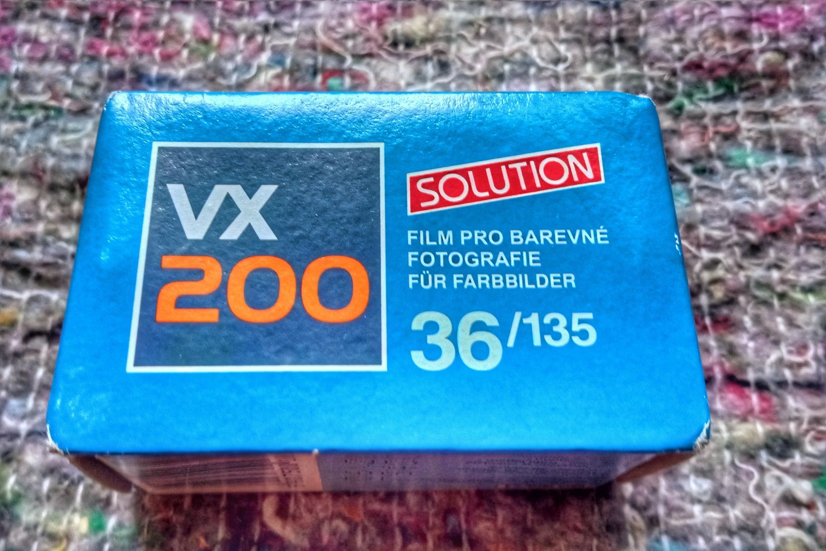 Film małoobrazkowy Solution (Konica) VX 200. przeterminowany