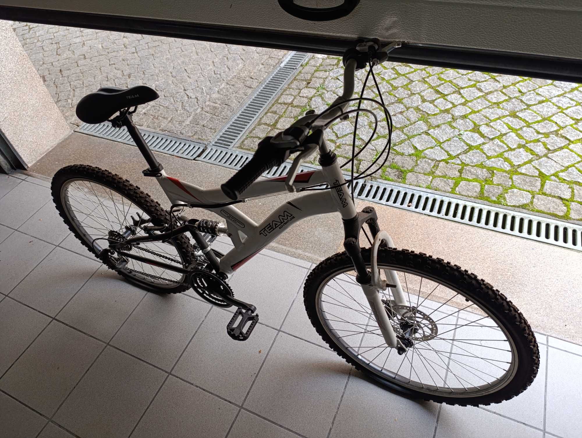 Bicicleta em alumínio